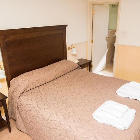 The Bell Hotel Clare Εξωτερικό φωτογραφία