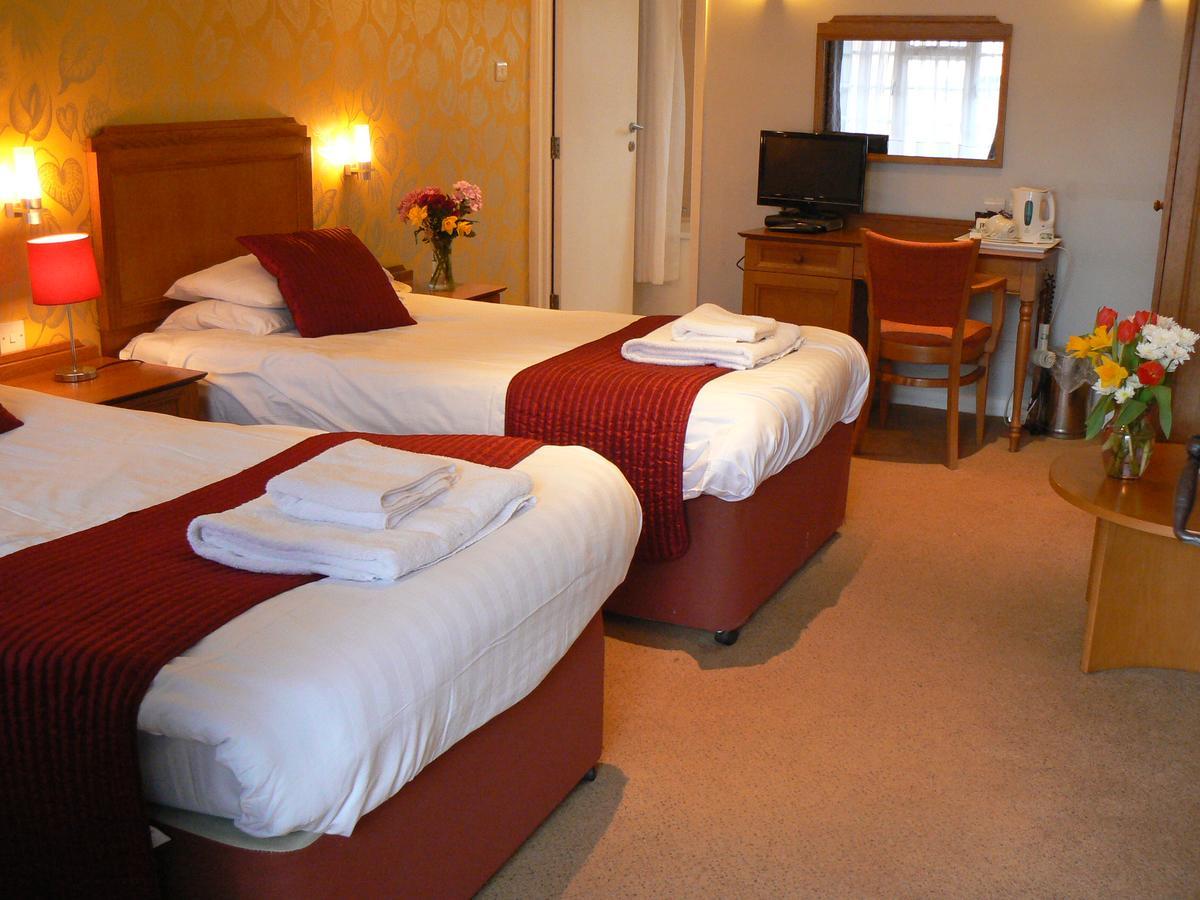 The Bell Hotel Clare Εξωτερικό φωτογραφία