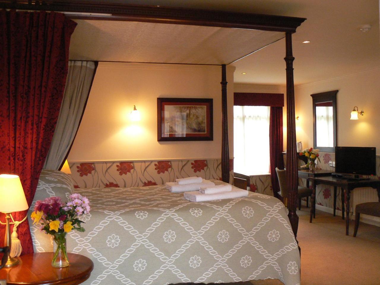 The Bell Hotel Clare Εξωτερικό φωτογραφία