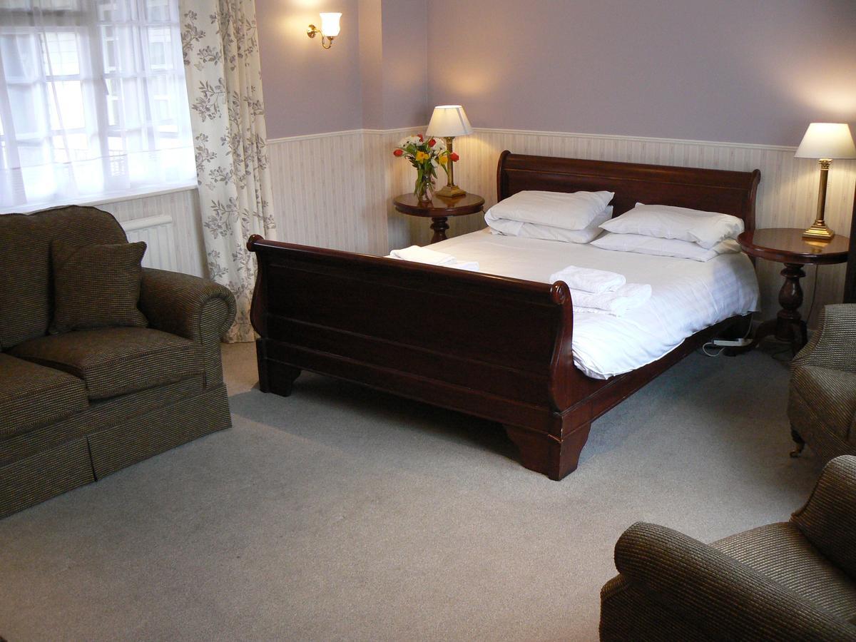 The Bell Hotel Clare Εξωτερικό φωτογραφία