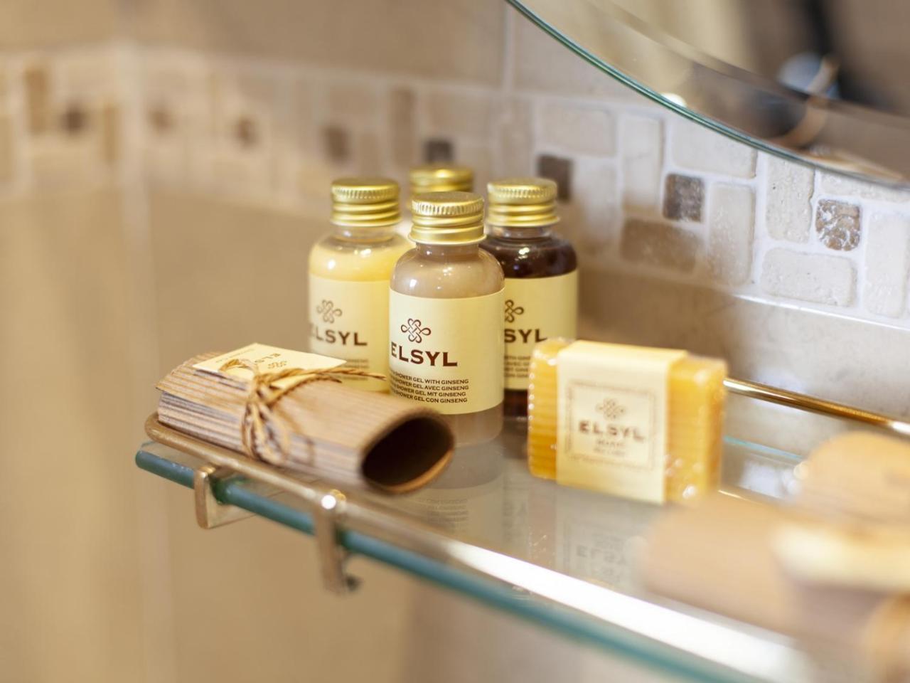 The Bell Hotel Clare Εξωτερικό φωτογραφία