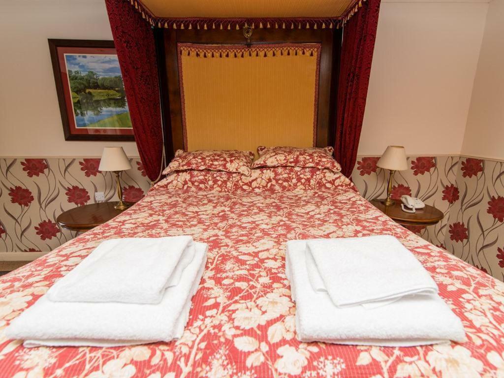 The Bell Hotel Clare Εξωτερικό φωτογραφία