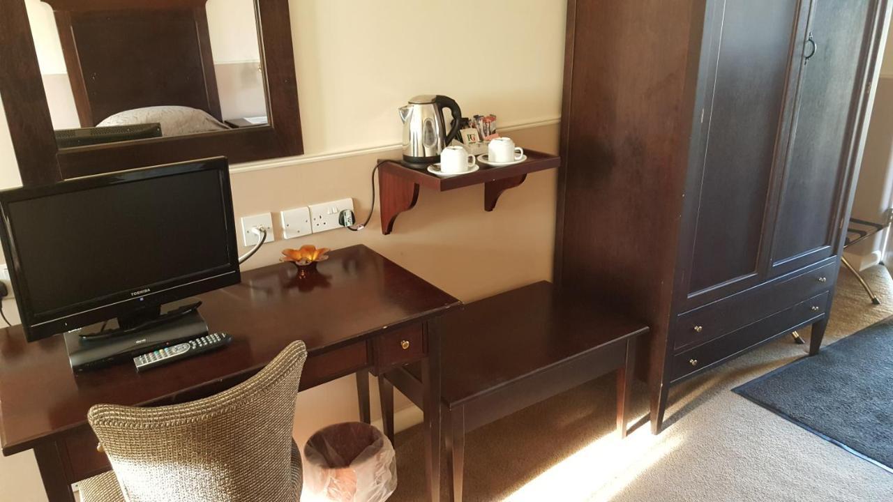 The Bell Hotel Clare Εξωτερικό φωτογραφία